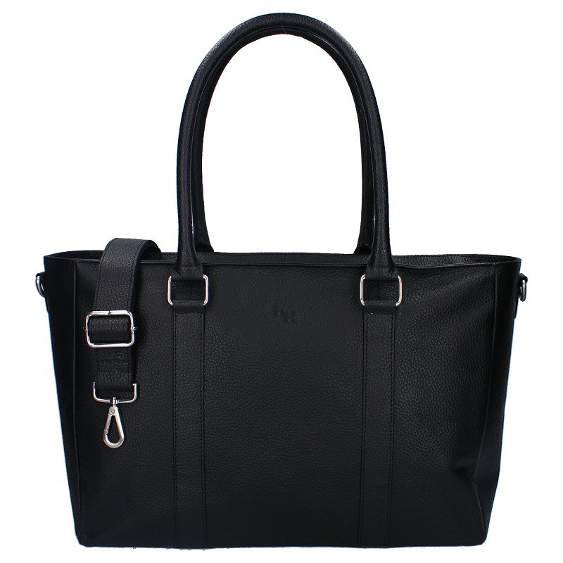 Met deze nieuwe leren luiertassen van Kidzroom kan iedere ouder stijlvol op pad. De luiertassen die uit de collectie Lovely Leather komen zijn stijlvol en praktisch met een ruim hoofdvak en verschillende insteek- en opbergvakjes.