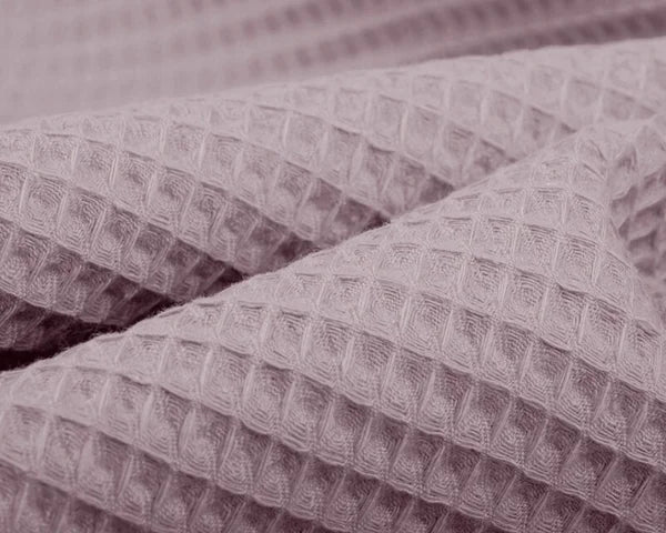 De teddydeken, een musthave voor jou babyuitzet! Ze zijn zo warm en zacht dat ieder kleintje er heerlijk onder ligt. 